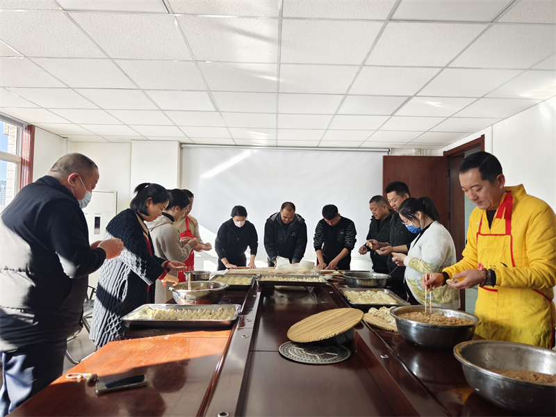 鄭州建投通訊管線有限公司開展“包餃子、迎冬至”活動(dòng)